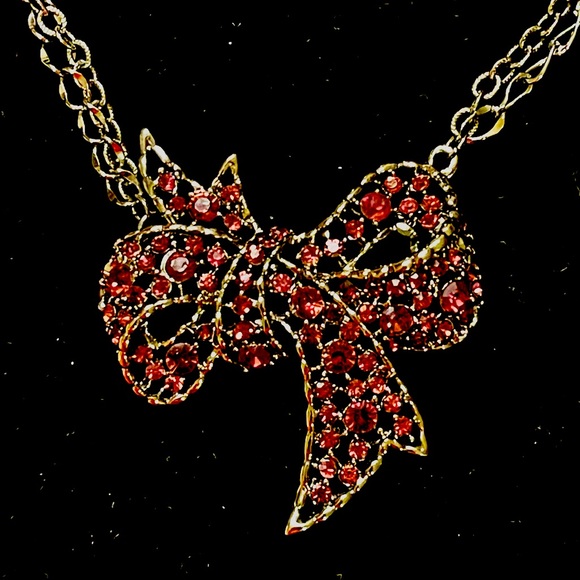 Vintage red rhinestone bow necklace ￼ - Picture 1 of 3
